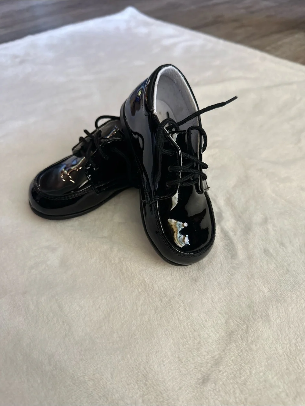 Tip Top Kids shiny patent